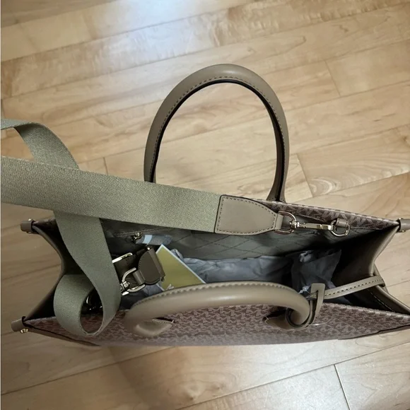 Michael Kors Mirella Medium Ombr Logo Tote Bag - Picture 6 of 6